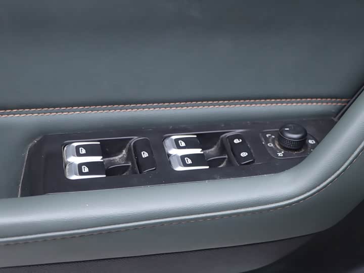 Фото 5 - Geely Okavango L