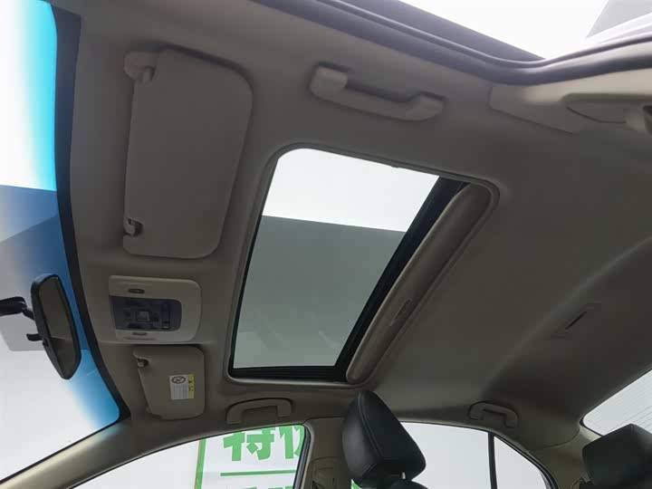 Фото 14 - Toyota Camry