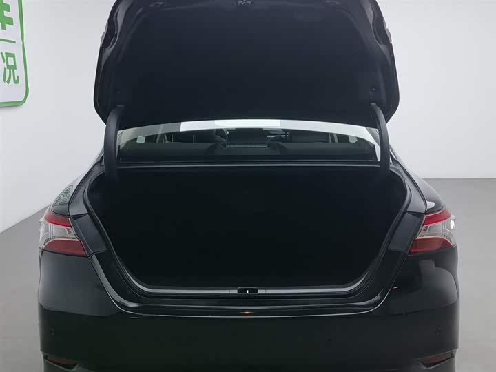 Фото 16 - Toyota Camry