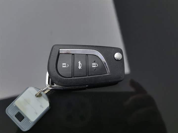 Фото 19 - Toyota Camry