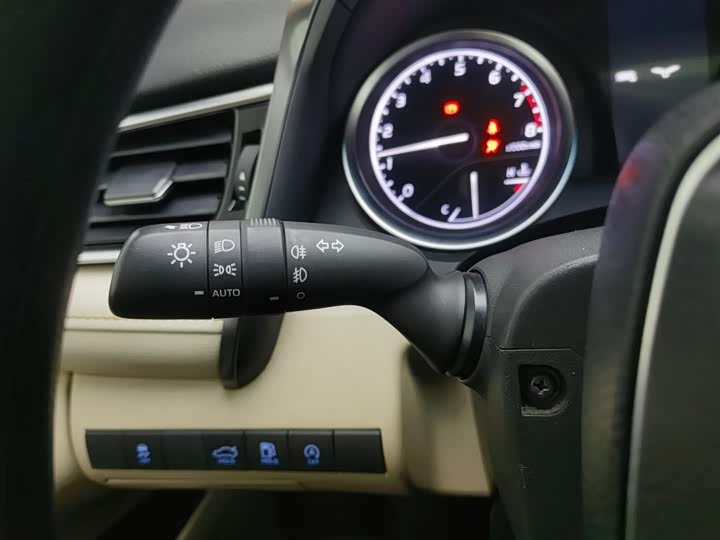 Фото 21 - Toyota Camry