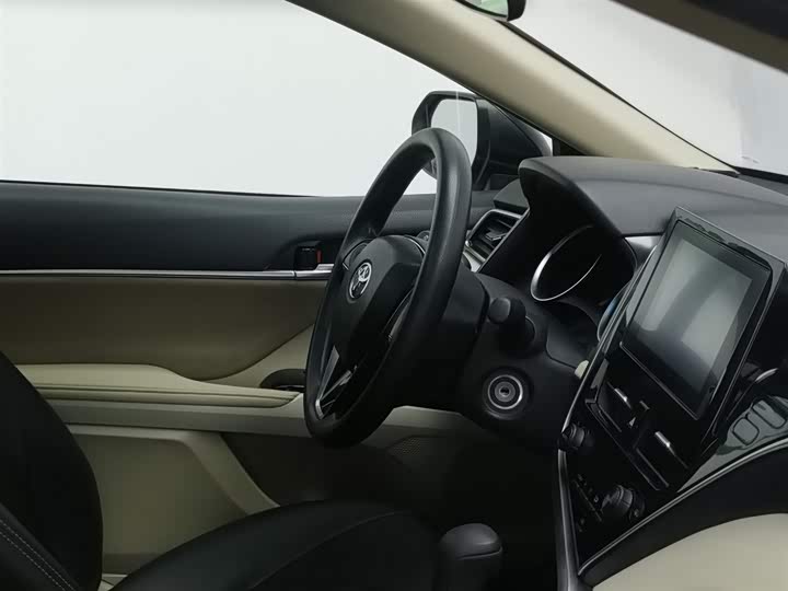 Фото 22 - Toyota Camry