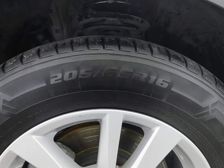 Фото 24 - Toyota Camry