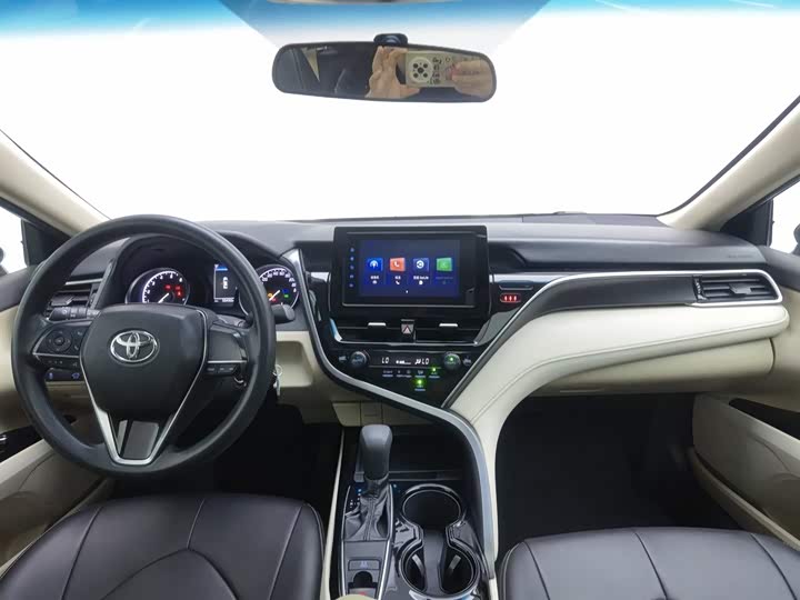 Фото 5 - Toyota Camry