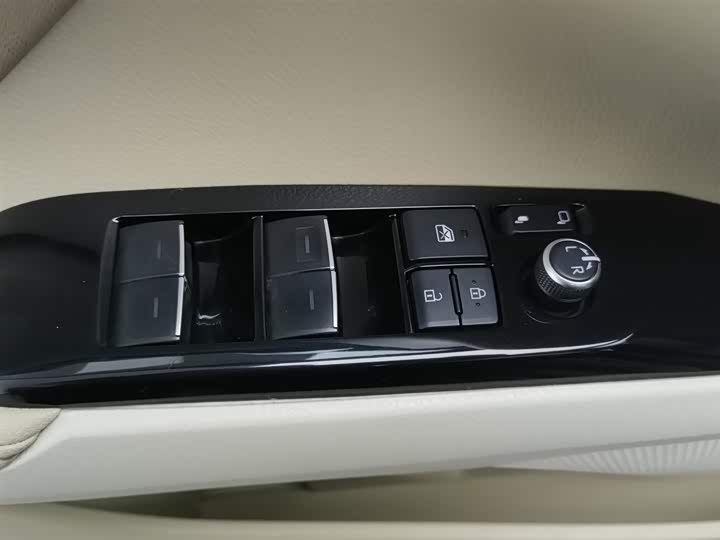 Фото 9 - Toyota Camry