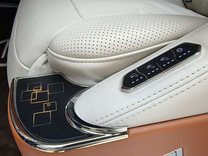 Фото 24 - GAC Trumpchi M8