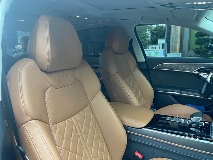 Фото 13 - Audi A8