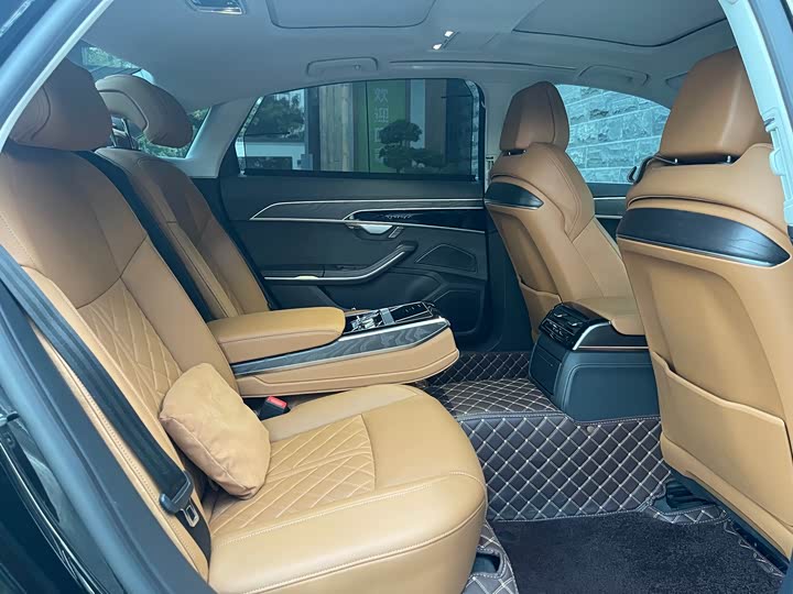 Фото 14 - Audi A8