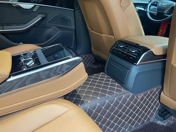 Фото 15 - Audi A8