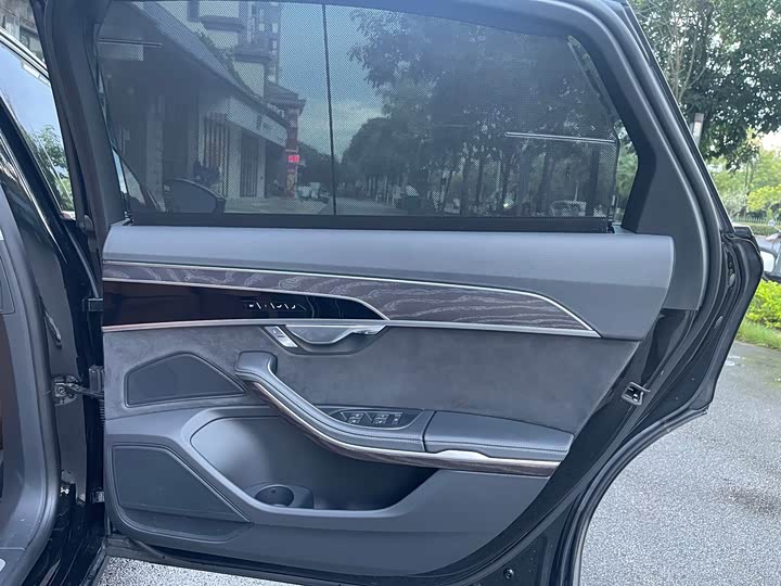 Фото 22 - Audi A8