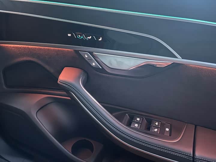 Фото 23 - Audi A8