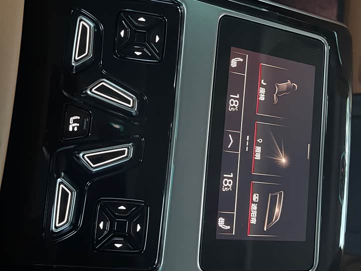 Фото 24 - Audi A8