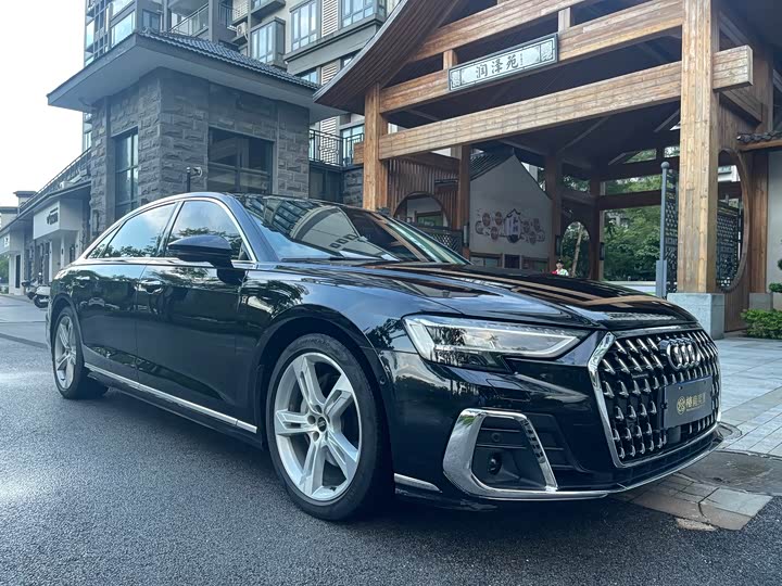 Фото 3 - Audi A8