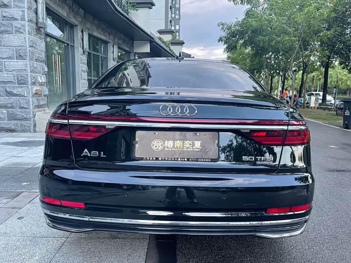 Фото 4 - Audi A8