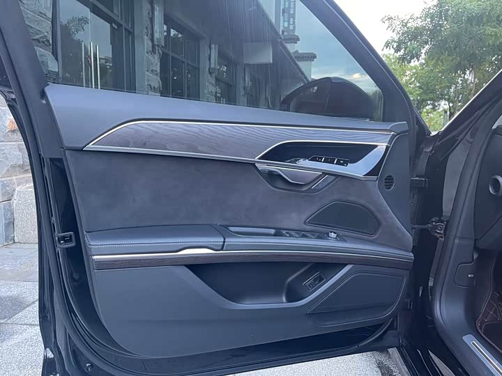 Фото 7 - Audi A8