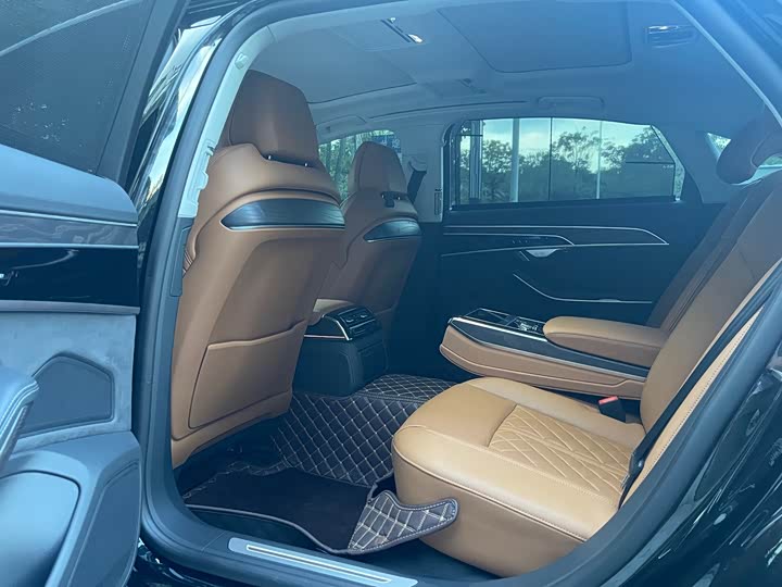 Фото 9 - Audi A8