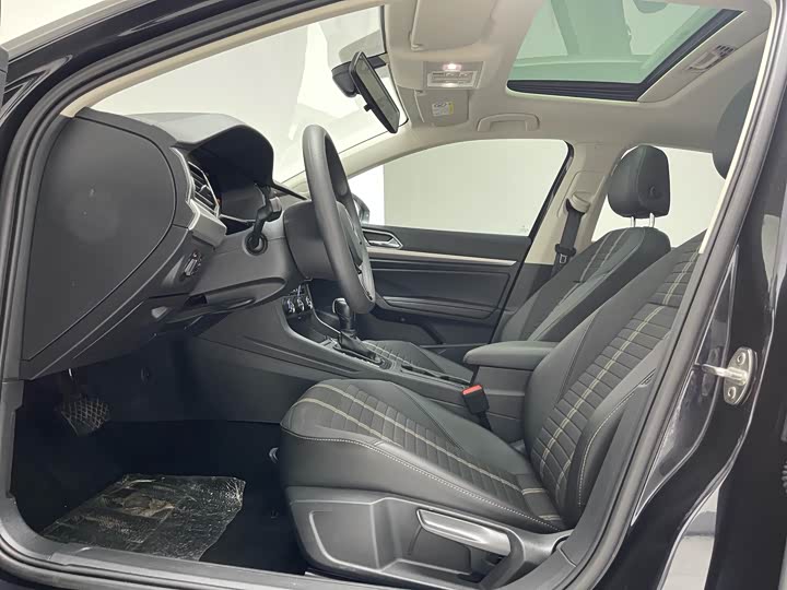 Фото 32 - Volkswagen Lavida