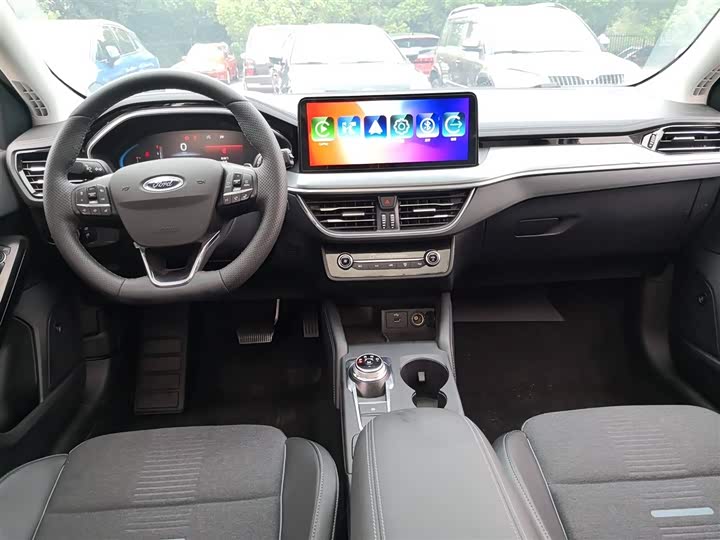 Фото 10 - Ford Focus Active