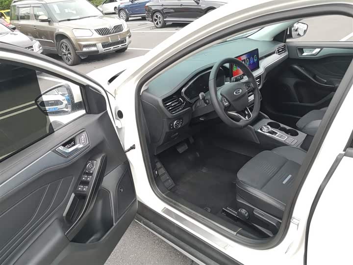 Фото 16 - Ford Focus Active