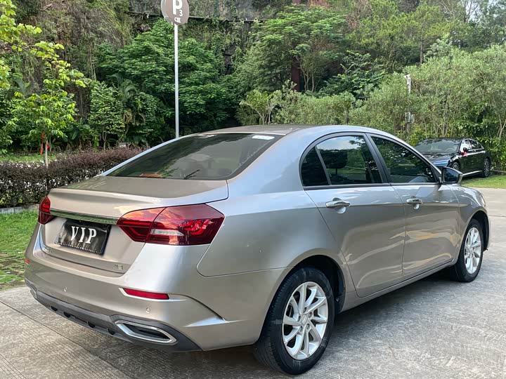 Фото 12 - Geely Emgrand