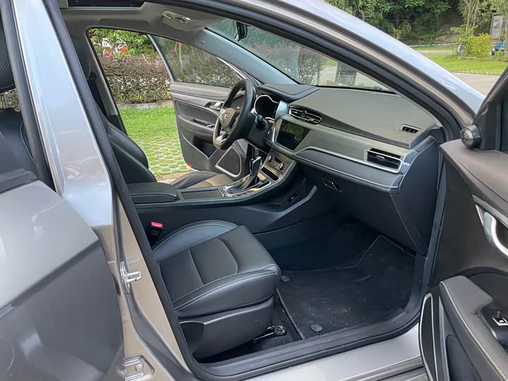 Фото 15 - Geely Emgrand