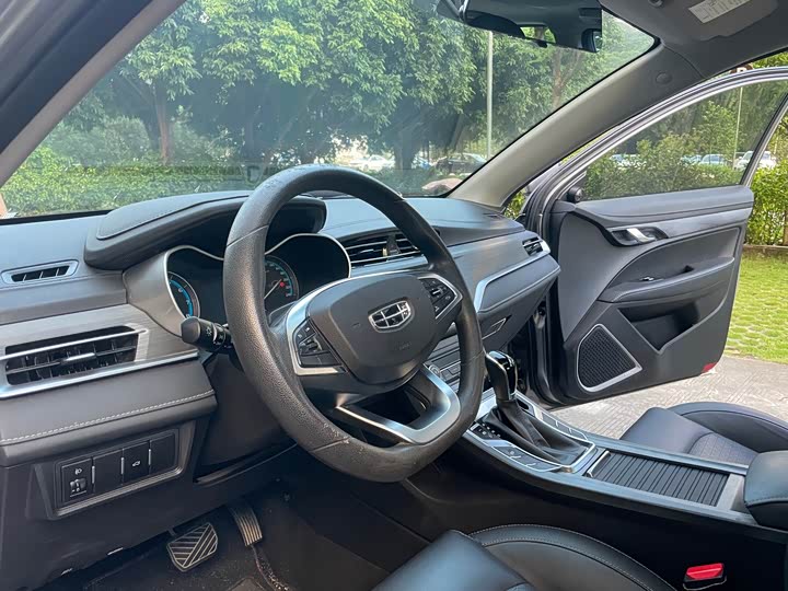 Фото 16 - Geely Emgrand