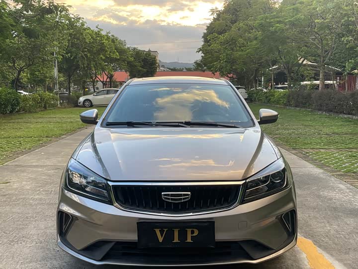 Фото 2 - Geely Emgrand