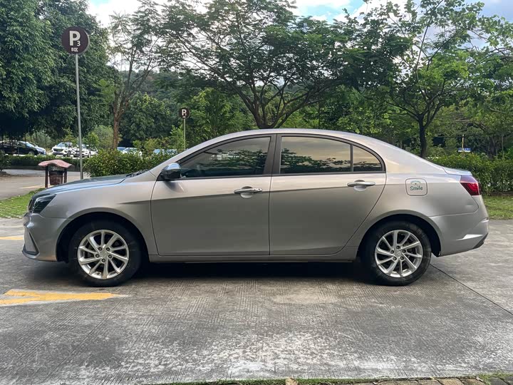 Фото 3 - Geely Emgrand