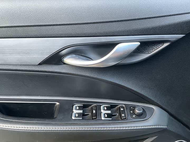 Фото 6 - Geely Emgrand