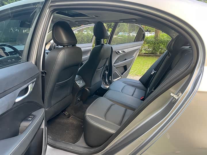 Фото 9 - Geely Emgrand