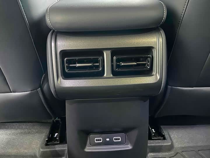 Фото 13 - Chery iCar 03T