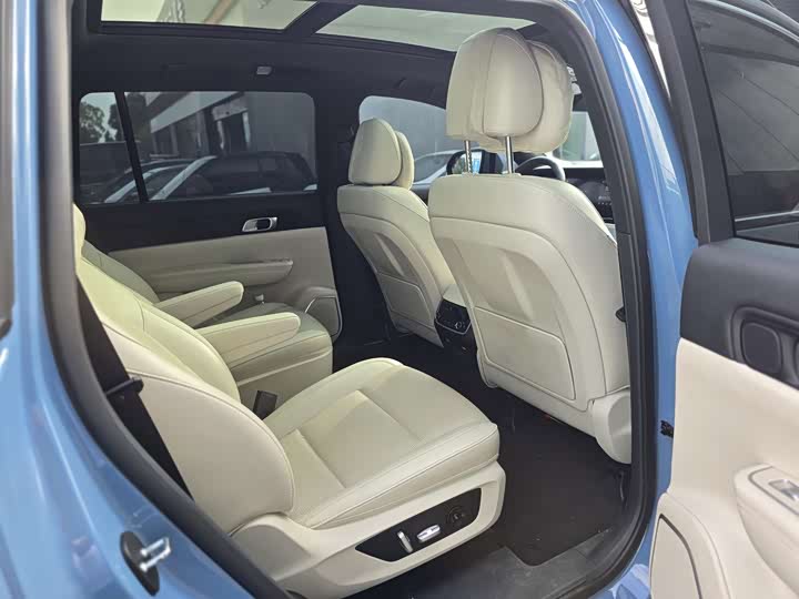 Фото 10 - LiXiang One