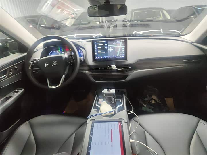 Фото 10 - Hongqi E-QM5