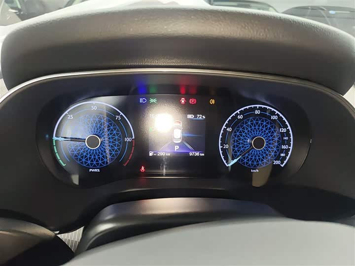 Фото 12 - Hongqi E-QM5