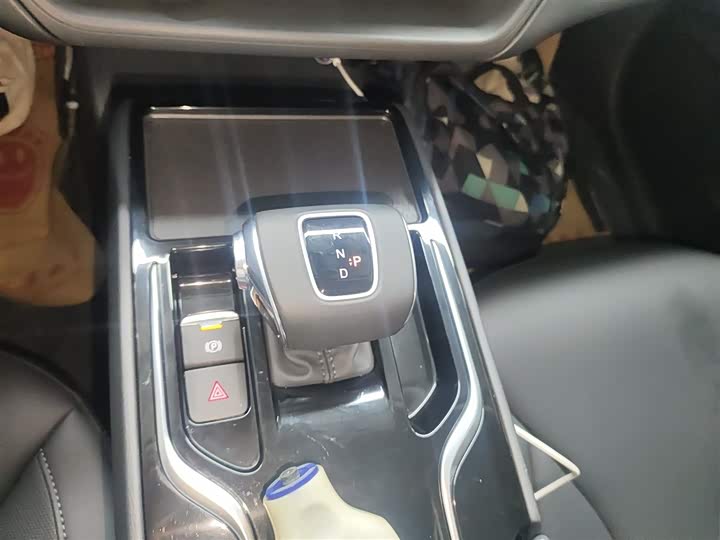 Фото 14 - Hongqi E-QM5