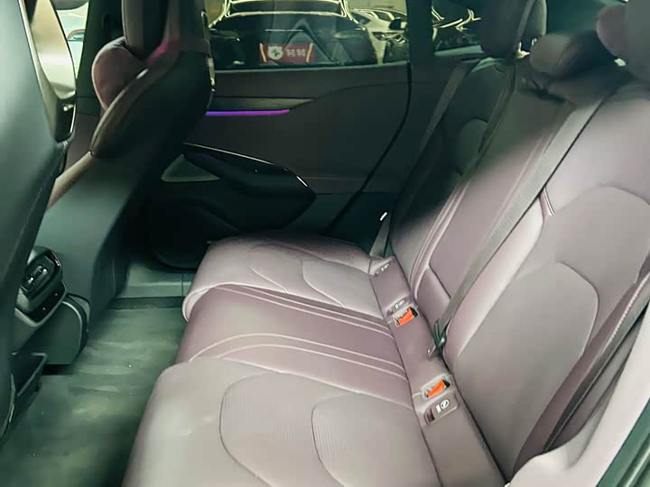 Фото 12 - Xiaomi SU7