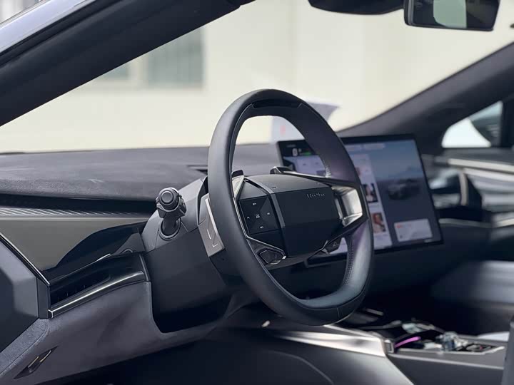 Фото 10 - HiPhi Z