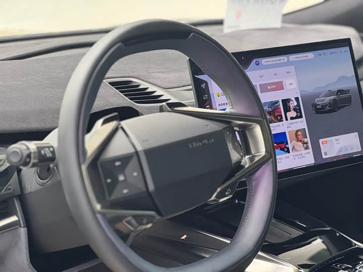 Фото 12 - HiPhi Z