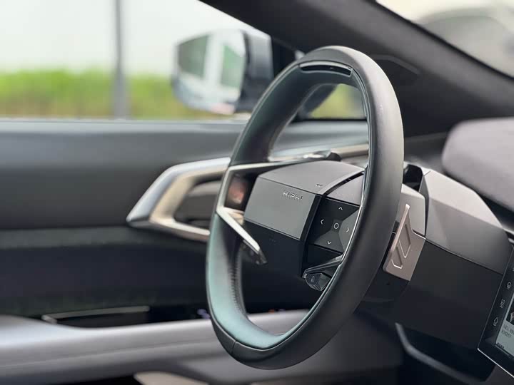 Фото 14 - HiPhi Z