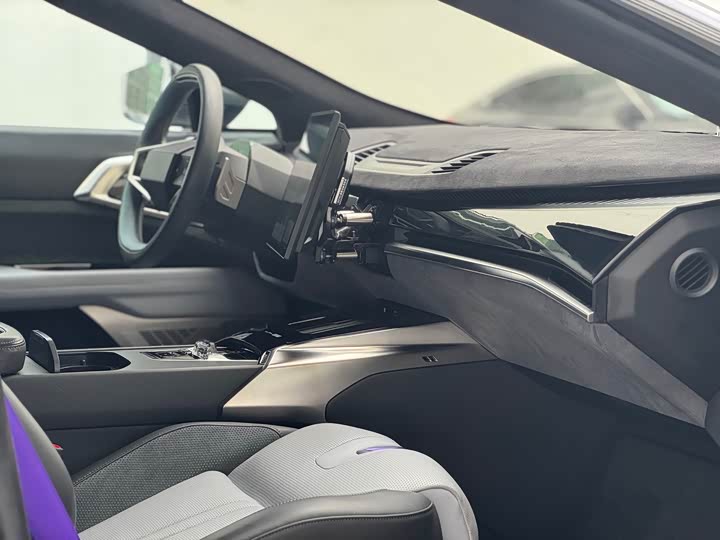 Фото 18 - HiPhi Z