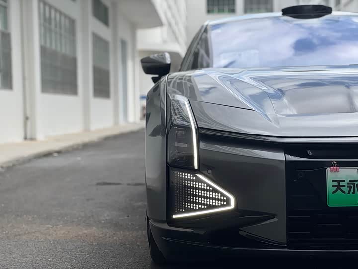 Фото 4 - HiPhi Z