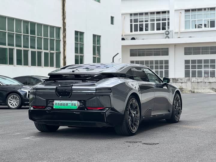 Фото 9 - HiPhi Z