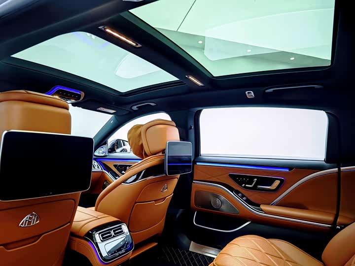 Фото 15 - Mercedes-Benz Maybach S-Class