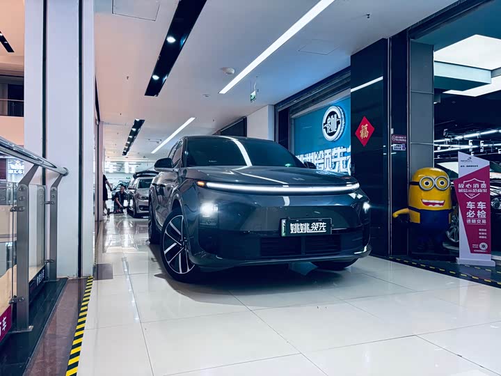 Фото 12 - LiXiang L6