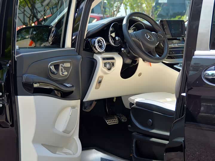 Фото 12 - Mercedes-Benz V-Class