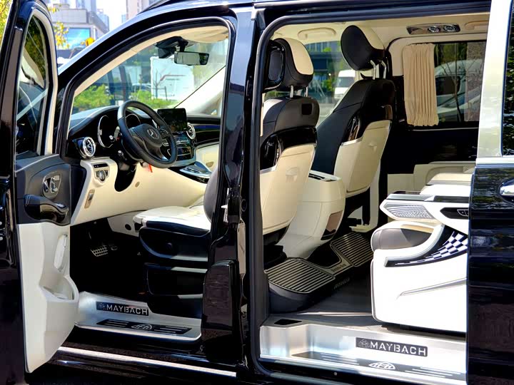 Фото 13 - Mercedes-Benz V-Class