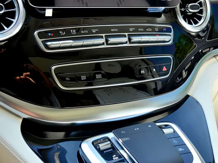 Фото 16 - Mercedes-Benz V-Class