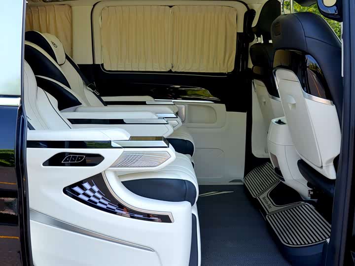 Фото 19 - Mercedes-Benz V-Class