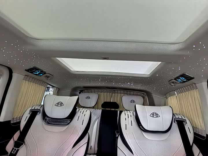 Фото 20 - Mercedes-Benz V-Class