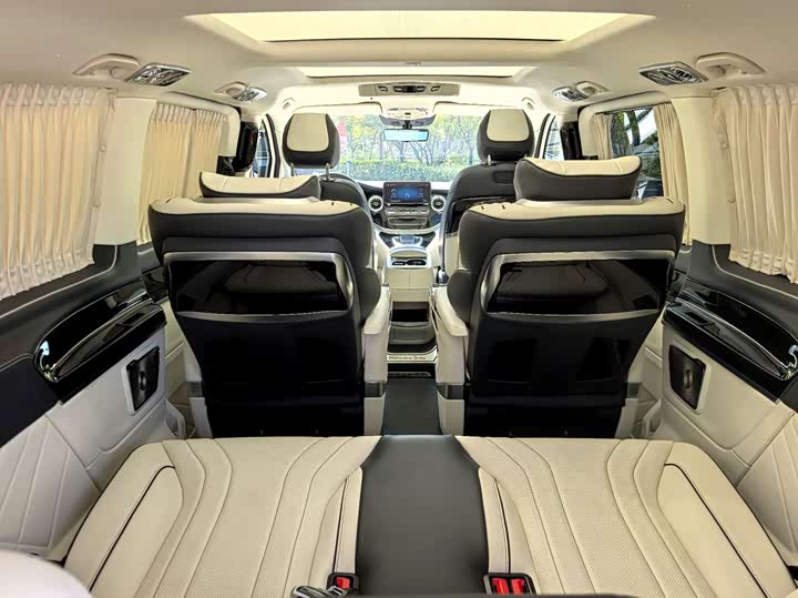 Фото 21 - Mercedes-Benz V-Class